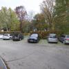 Der Parkplatz am Greifenberger Friedhof wird gerne von Dauerparkern genutzt. Darüber gab es in der Bürgerversammlung Beschwerden. 