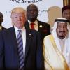 US-Präsident Donald Trump und der saudische König Salman (r) in Riad.