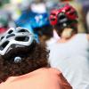 Eine junge Radfahrerin ist bei Oberhausen gestürzt. Ihr Helm verhinderte wohl Schlimmeres.