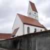 Die Friedhofsmauer und der Turm von St. Pankratius in Schwifting müssen saniert werden. 