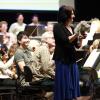 Bei klassischer Musik muss es nicht immer ernst zugehen, erlebten die Maus Maximus Musikus und Erzählerin Katja Schild beim Familienkonzert der Augsburger Philharmoniker in der Stadthalle Gersthofen. 	