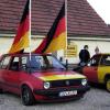 Überproportioniert  Flagge an seinem fahrbaren Untersatz , zeigte  dieser echte WM-Fussball-Fan während des Gahna Deutschland Länderspiels an der (Ranch) zwischen Krumbach und Waltenhausen.

