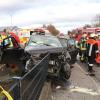 Am Sonntagvormittag hat es in Wechingen heftig gekracht. Zwei Personen wurden verletzt, an den Fahrzeugen entstand Totalschaden.