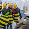 Ein beliebtes Fotomotiv am 31. Januar auf dem Münchner Marienplatz: Drei Aktivistinnen vom Bund Naturschutz stehen dort während der Kundgebung zum Volksbegehren "Rettet die Bienen" in einem Bienenkostüm. Ähnliche Aktionen sind aus dem Kreis Günzburg nicht bekannt. Aber der Andrang, um zu unterschreiben, war zum Beispiel in Günzburg und Krumbach durchaus beachtlich.  