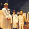 Im Spielstück der 4. Klasse der Grundschule Amerdingen sang der Chor der Engel über das Herabsteigen Gottes zu den Menschen auf der Erde.  