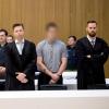 Der Angeklagte Philipp K. zusammen mit seinen Anwälten David Mühlberger (rechts) und Sascha Marks.