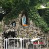 Frisch saniert: Die Lourdesgrotte bei der Lauinger Elisabethenstiftung erstrahlt dank vieler Spenden im neuen Glanz. 	