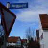 Wird der Weg in der Burggasse in Tussenhausen bald für die Öffentlichkeit geschlossen? Der Grundstücksbesitzer ist dafür.  	 	