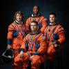 Die Nasa-Astronauten (links) Christina Hammock Koch, Victor Glover (hinten) und Reid Wiseman (vorne) sowie Astronaut Jeremy Hansen von der kanadischen Weltraumbehörde.