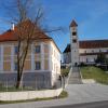 Im Gemeindehaus, dem ehemaligen Pfarrhof von Tagmersheim, ist seit 2011 die Gemeindeverwaltung untergebracht.