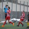 Der TSV Hollenbach (rote Trikots im Vorbereitungsspiel in Gersthofen) will in der Restrunde angreifen und hofft noch auf den Klassenerhalt. Los geht es am Sonntag gegen Weißenburg. 