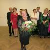 Die Gesangspädagogin und Kulturpreisträgerin der Stadt Neuburg, Julia Israelian, strahlt mit ihren Gesangseleven um die Wette, wenn ein Konzert gelungen ist.