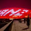 Die Allianz Arena ist mit dem Schriftzug «Danke Franz», in Erinnerung an den gestorbenen Franz Beckenbauer, beleuchtet.