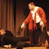 Tod nach wenigen Minuten: Don Giovanni (Kai Preußker, rechts) tötet den Komtur (Timo Hannig). Das wird ihm später noch leid tun. 	