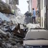 Rettungskräfte suchen im italienischen Amatrice in den Trümmern nach Überlebenden. Ein Erdbeben der Stärke 6,2 hat Dutzende Opfer gefordert.
