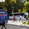 Aus dem trostlosen Parkplatz im Nordosten der Stadt Ulm ist eine vernünftig beleuchtete Haltestelle geworden. Doch noch immer gibt es am Fernbusbahnhof in Böfingen Probleme. 	<b>Foto: Alexander Kaya</b>
