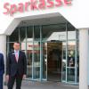 Klaus Jekle, Leiter des Beratungs-Centers in Thannhausen, Vorstandsvorsitzender Walter Pache und Geschäftsstellenleiter Roland Steidl wollen die Sparkasse mit der Neuausrichtung zukunftsfest machen. 