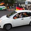 Ehrenrunde: Einen Sieg der deutschen Fußballer feiern viele Fans mit einem Autokorso - es liegt dabei im Ermessen der Polizei, ob sie einschreitet oder nicht.