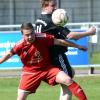 Kein Sieger: Der SV Weichering (hinten Alexander Babic) und TSV Ober-/Unterhausen (vorne Kevin Bößhenz) trennten sich torlos.  	