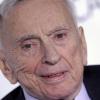 Gore Vidal ist tot: Der US-Schriftsteller und Drehbuchautor Gore Vidal ist gestorben. Der 86-Jährige starb nach Angaben seiner Familie am Dienstag (Ortszeit) in seinem Haus in den Hollywood Hills nahe Los Angeles an einer Lungenentzündung, berichtete die «Los Angeles Times».