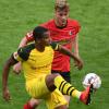 Sein erstes Spiel in der Bundesliga endete mit einem Negativerlebnis. 0:4 unterlag Christoph Daferner (rechts) beim Heimspiel des SC Freiburg gegen Borussia Dortmund (hier Manuel Akanji). Der 21-Jährige aus Immendorf (Pöttmes) wird sein Debüt dennoch nicht so schnell vergessen. 	