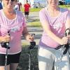 Ida (links) und Inge Kratzer aus Blankenburg gehörten zu den Kurzentschlossenen, die gestern die Nordic Walking-Strecke in Angriff nahmen. Auf ihren Laufshirts steht „Walky-Talky“ drauf. Die beiden Frauen wollen damit zum Ausdruck bringen, dass bei der Ausübung ihres Hobbys auch etwas geratscht werden darf. 