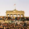 Der Fall der Mauer verlief friedlich, doch der Wende-Herbst in Deutschland hätte auch blutig enden können, wie die Ausstellung "Roads Not Taken" im Deutschen Historischen Museum Berlin darstellt.