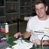 Spitze im Umgang mit Lötkolben und elektronischen Bauteilen: Martin Posselt aus Mühlhausen (Gemeinde Affing) hat bei Erhardt + Leimer in Stadtbergen (Kreis Augsburg) seine Ausbildung gemacht und ist jetzt Bundessieger im Elektro-Handwerk – bester Systemelektroniker Deutschlands 2018. 