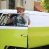 Oliver Willsch liebt seinen weiß-grünen VW Bulli aus dem Jahr 1957. Außerdem ist er ein großer Käfer-Fan.