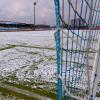 Unbespielbar: Der Platz im Vöhlin-Stadion am Samstagmittag. Auf dem Feld hatten sich Eisplatten gebildet – zu gefährlich für die Spieler. 