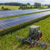 Durch die deutschlandweit erste Agro-Photovoltaik-Anlage in Althegnenberg soll grüner Strom entstehen. 	