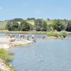 Dieser Wasserspielplatz für Kinder wurde dieses Jahr am Härtsfeldsee eröffnet. Zwei Inseln befinden sich im See, von denen die kleinere „Schwaneninsel“ auf dem Bild zu erkennen ist. 