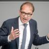 Alexander Dobrindt CSU spricht in der Debatte im Deutschen Bundestage nach der Regierungserklärung zum kommenden Europäischen Rat und zum Nato-Gipfel.