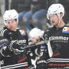 Kommunikationsbedarf dürften die Eisbären (hier Pascal Rentel und Danny Grünauer) nach der Pleite in Fürstenfeldbruck reichlich haben.  	