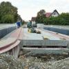 Noch gibt es an der Brücke in der Friedhofstraße in Kellmünz einiges zu tun. Der bisherige Zeitplan für die Bauarbeiten kann nicht eingehalten werden.  