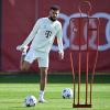 Noussair Mazraoui beim Training des FC Bayern München.