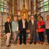 Freunde über den Zuschuss für die Sanierung der Matzenhofer Wallfahrtskirche (v. links): Pfarrgemeinderatsvorsitzende Christine Sturm, Kirchenpflegerin Claudia Sturm, Pfarrer Johann Wölfle, Josef Miller von der Bayerischen Landesstiftung und Unterroths Dritter Bürgermeister Josef Kreis. 