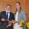 Fünf symbolische Schlüssel erhielt Dr. Susanne Dillitzer, als sie am Freitag offiziell die Nachfolge von Erich Schöpflin (links) als Leiterin des SOS-Kinderdorfs Ammersee-Lech antrat. 