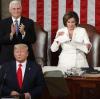 Ein Akt, der die Zerrissenheit der amerikanischen Nation eindrücklicher kaum zeigen könnte: Nancy Pelosi (rechts), demokratische Vorsitzende des Repräsentantenhauses, zerreißt das Manuskript der Rede zur Nation von US-Präsident Donald Trump, nachdem dieser seine Ansprache gehalten hat.  	 	