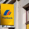 Die Deutsche Bank dünnt das Filialnetz der Tochter Postbank deutlich aus.