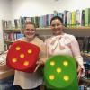 Liana Aumüller und Nicole Hack machten beim Jubiläums-Würfeln in der Bücherei Dasing mit.
