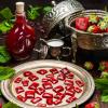 Aus frischen Erdbeeren und Zucker entstehen nach einem fast 500 Jahre alten Rezept aus dem Buch des Dillingers Balthasar Staindl fruchtige Erdbeer-Bonbons, die auch heute noch richtig lecker schmecken. 	