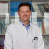 Dr. Florian Sommer ist Geschäftsführender Oberarzt der Klinik für Allgemein-, Viszeral- und Transplantationschirurgie des Universitätsklinikums Augsburg.