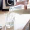 Menschen in Europa konsumierten Milch schon Tausende Jahre, bevor sie die genetische Fähigkeit entwickelten, sie auch zu vertragen. 
