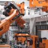 Produktion in Orange: Der Augsburger Roboterbauer ist weltweit bekannt. 