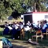 Trotz sommerlicher Temperaturen kamen viele Besucherinnen und Besucher zum Konzert des Musikvereins Schmiechen.