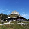 In den Bergen sollten Wanderer ein paar grundlegende Dinge beachten. Das gilt sowohl für unterwegs als auch die Übernachtung auf der Hütte.