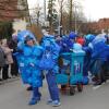 Beim Wehringer Faschingsumzug 2020 machten Die Wilden Weiber aus Großaitingen ausnahmsweise mal blau.