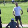 Klare Anweisungen: Ingolstadts Nachwuchs-Koordinator und Trainer Petr Bares (hinten) beim Sommertraining mit seiner U20-Mannschaft.