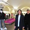 Nicola Gerstmaier und ihr Sohn Daniel freuen sich auf die neue Filiale von Benesch. Das Unternehmen für exklusive Mode zieht in die ehemalige Esprit-Filiale in der Annastraße.  	 	